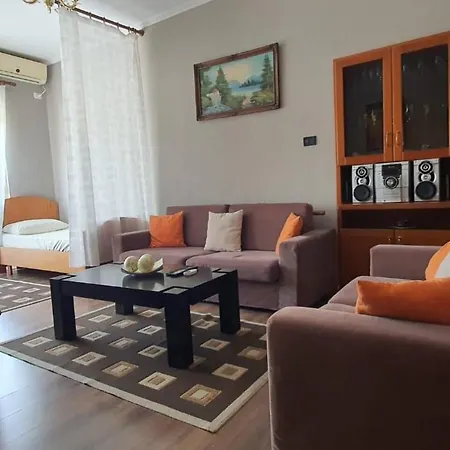 Centre Cozy Apartment Tirana